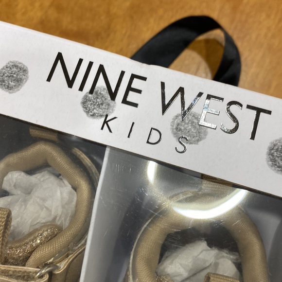 NWT.  Nine West, size 2, baby shoes. - Picture 3 of 10